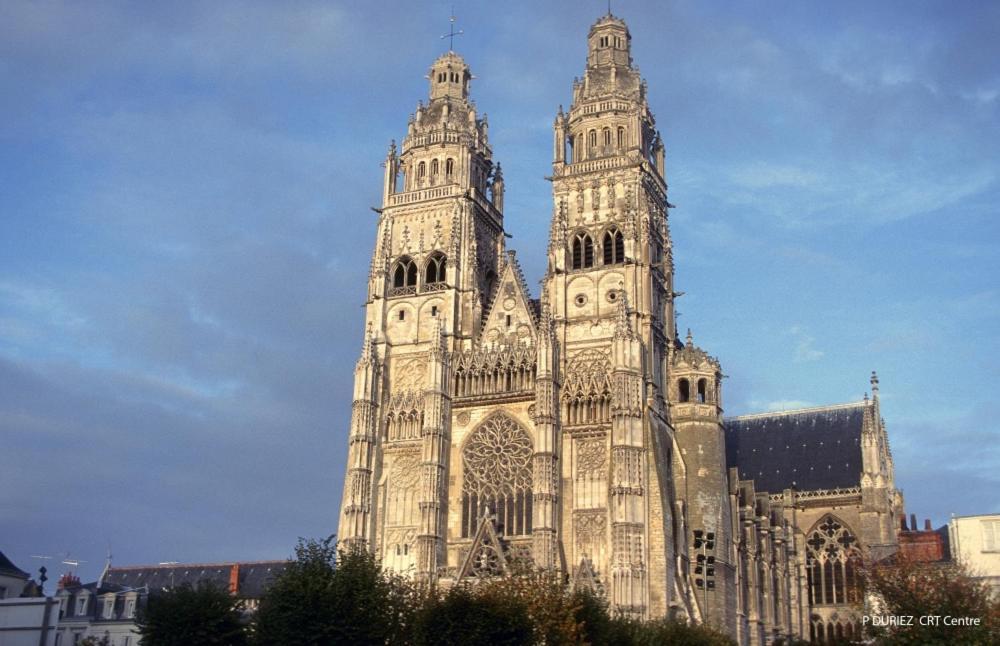 Cygne Jaune - Opera / Cathedrale Tours Kültér fotó
